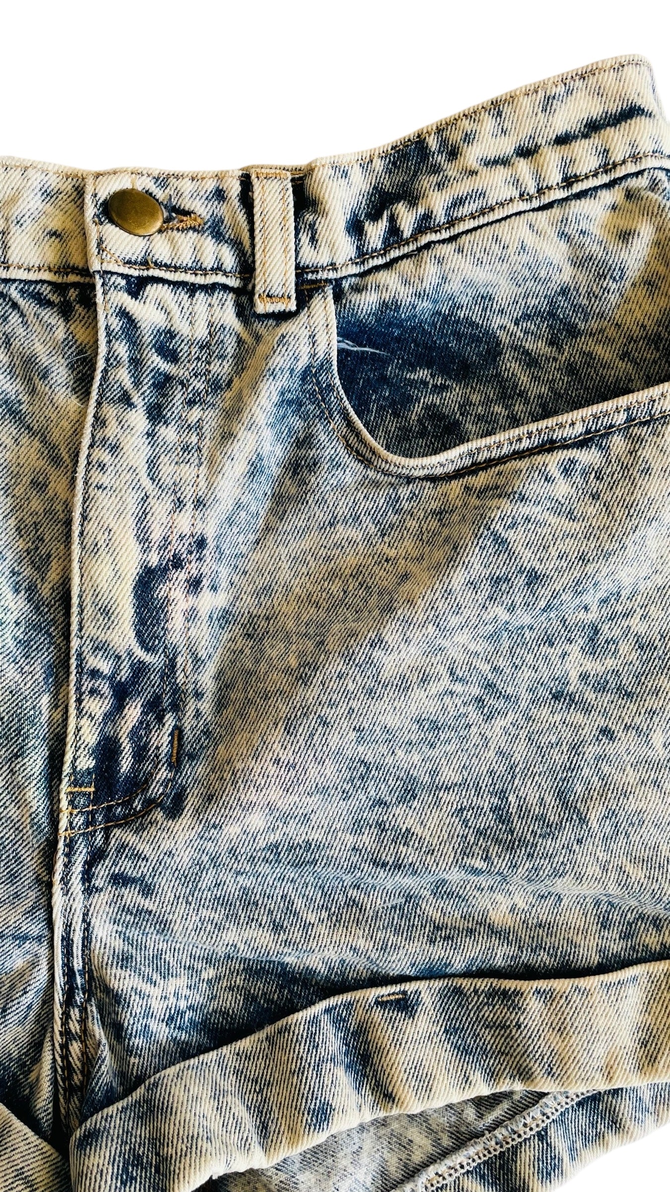 Pre-Loved AMERICAN APPAREL acid wash denim shorts - Size 29